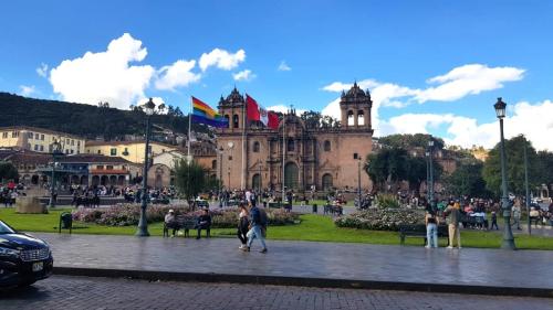 ¿Cusco + Peru = Peace + Austria?