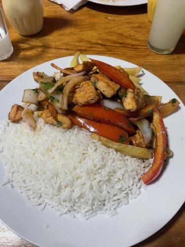 Pollo Saltado. 