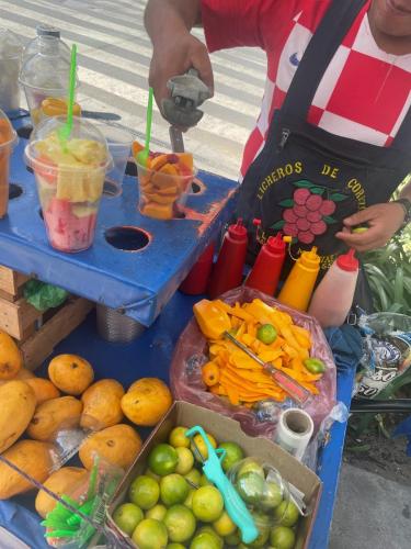 Einmal Mango mit alles und scharf.