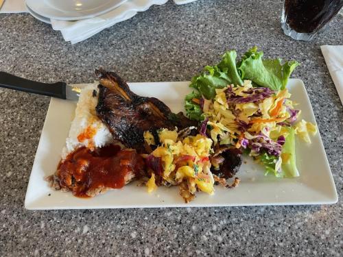 Kalua Pig und Mango Coleslaw.