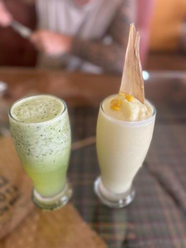 Saft mit langem Namen & Frozen Elote.